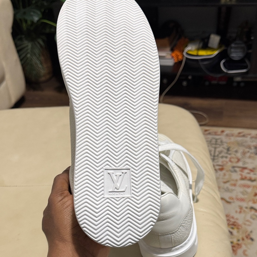Louis Vuitton White Textured Leather Low-Top Sneakers - Picture 8 of 10